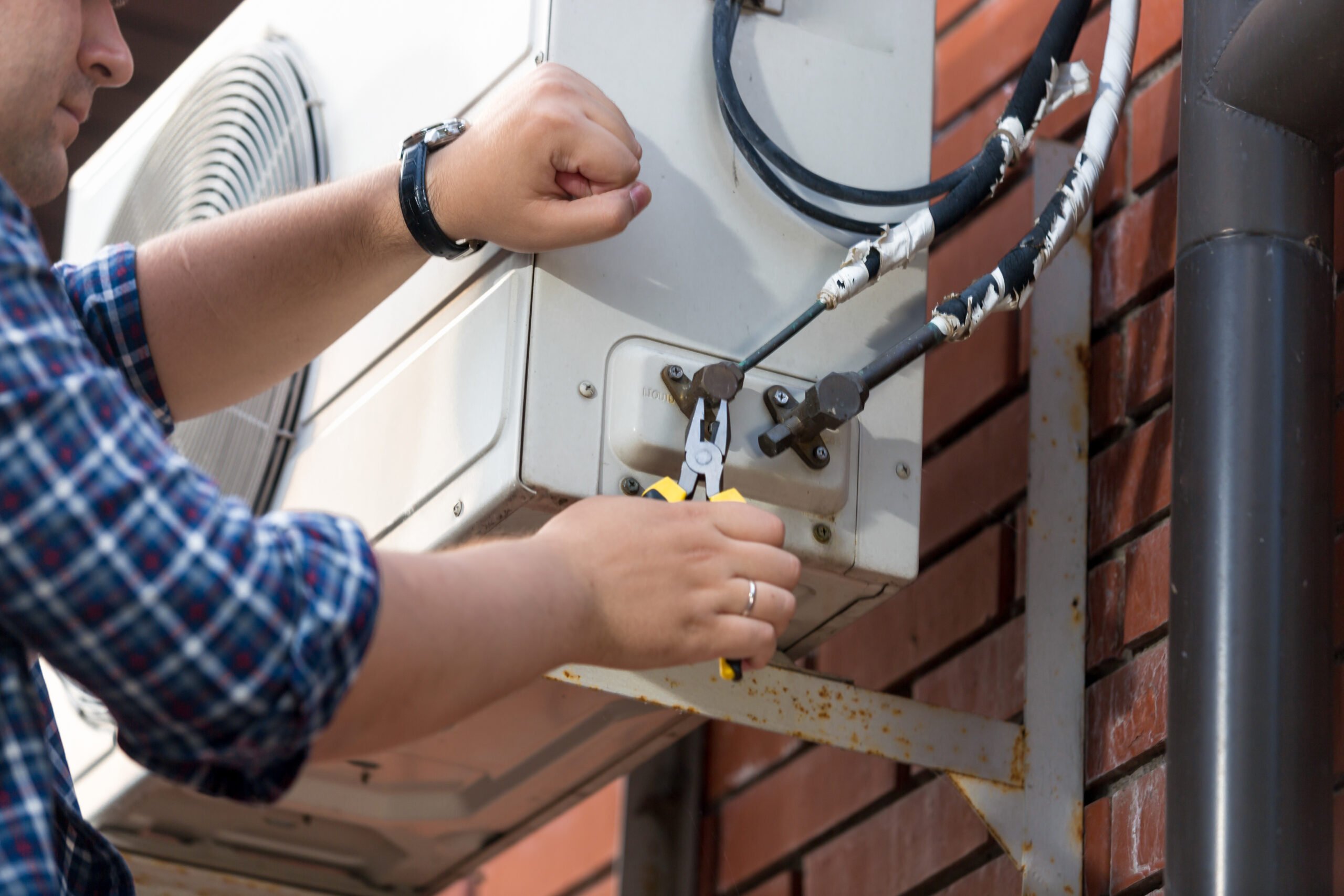The Benefits of Professional Installation of Window Air Conditioners