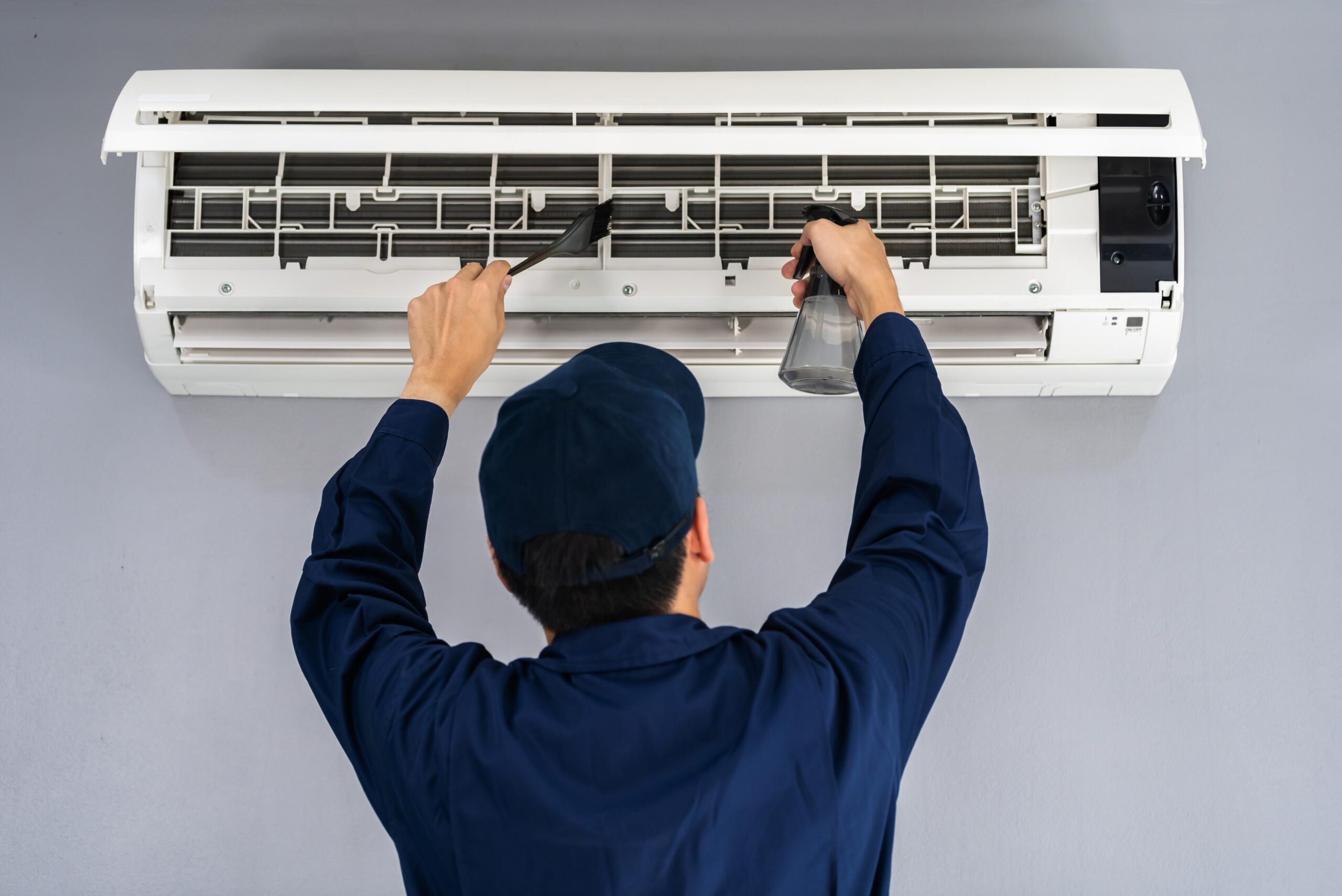 The Benefits of Hiring Licensed and Insured AC Repair Technicians